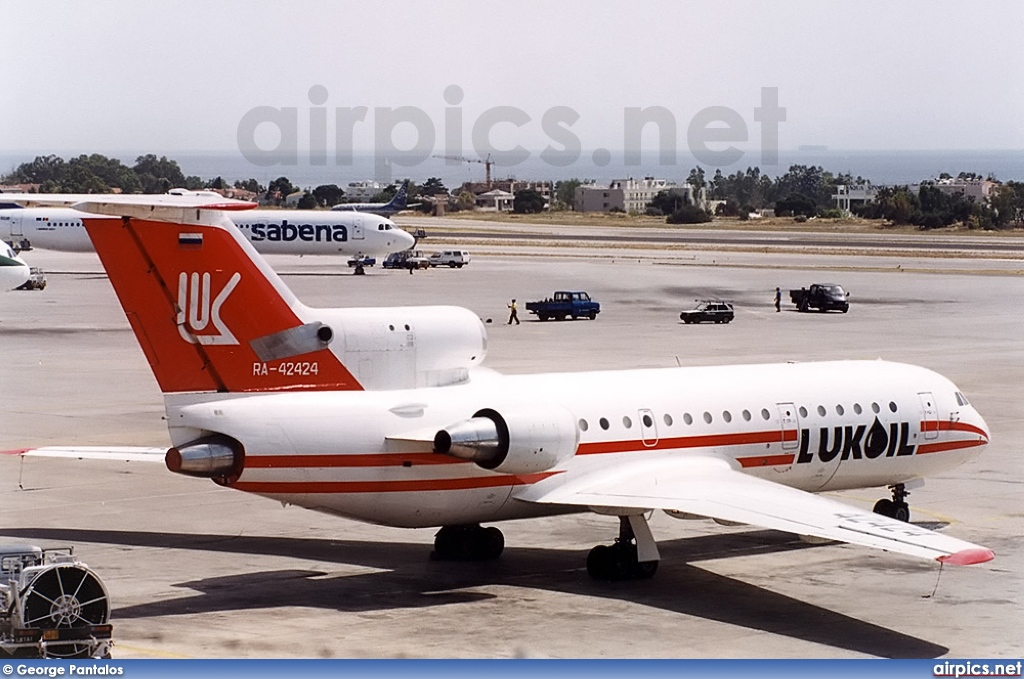 RA-42424, Yakovlev Yak-42-D, Lukoil