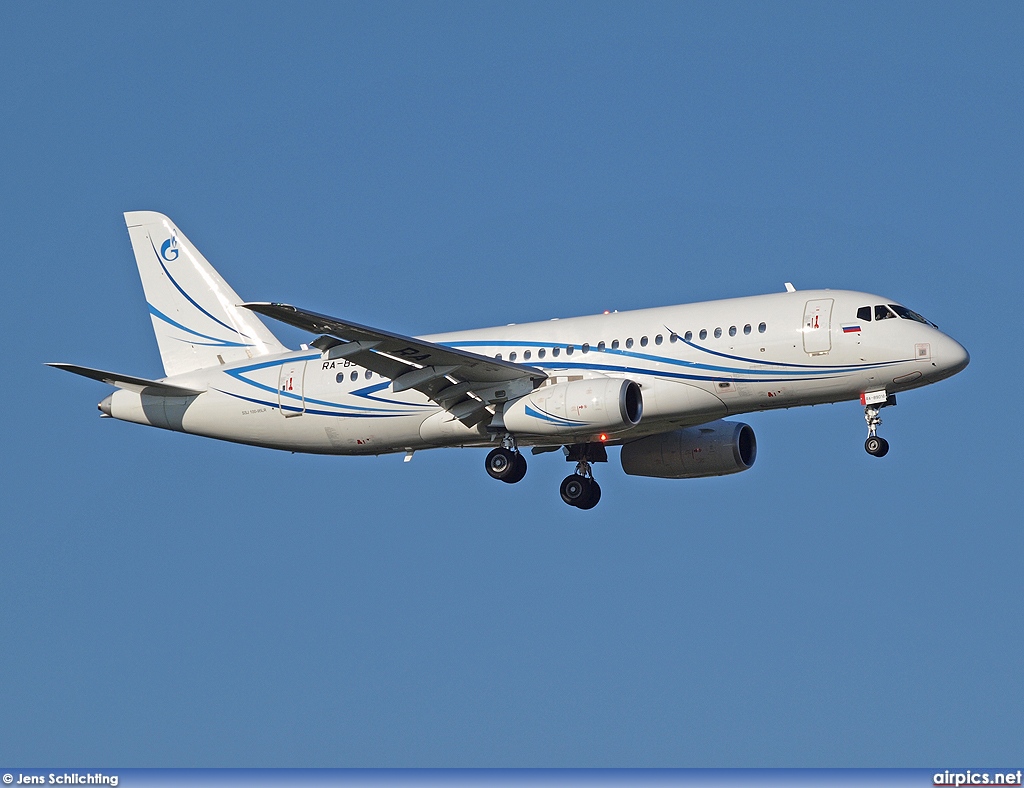 RA-89018, Sukhoi SuperJet 100-95 , Gazpromavia