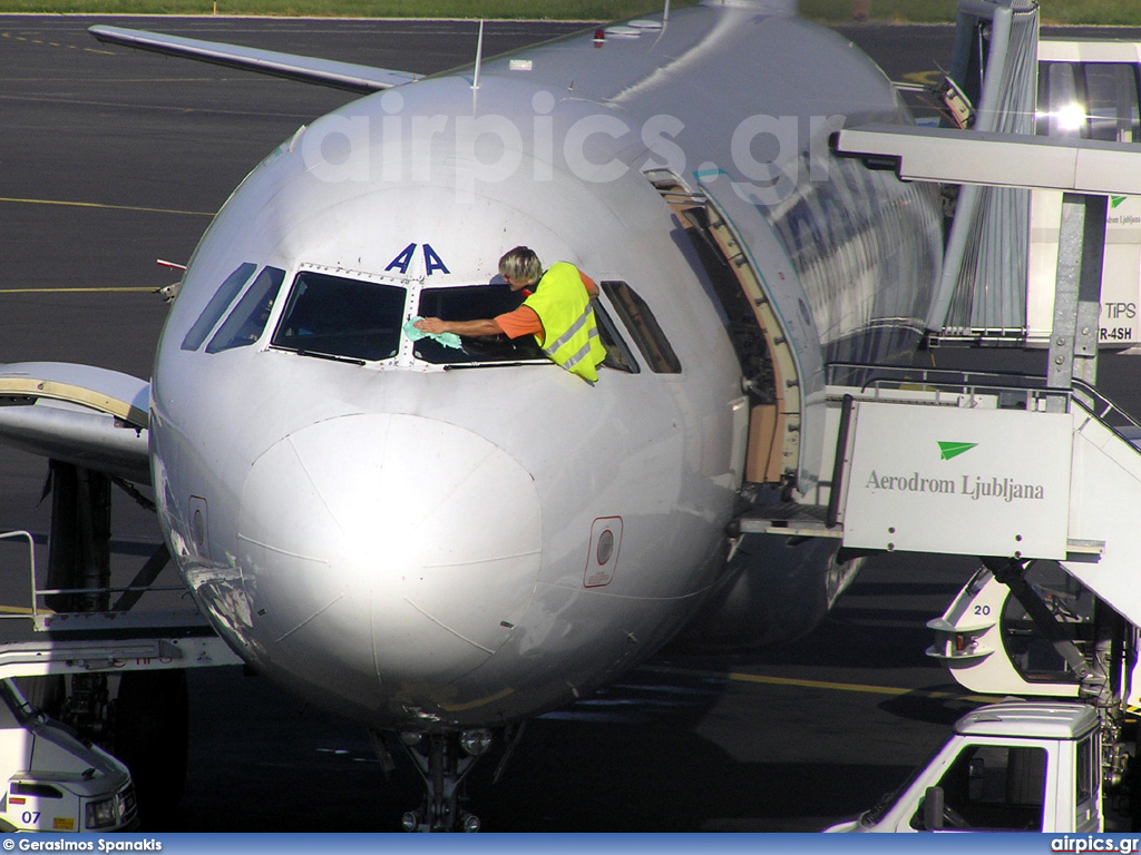 S5-AAA, Airbus A320-200, Adria Airways