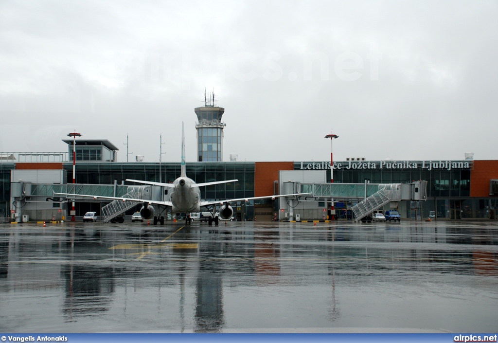 S5-AAC, Airbus A320-200, Adria Airways