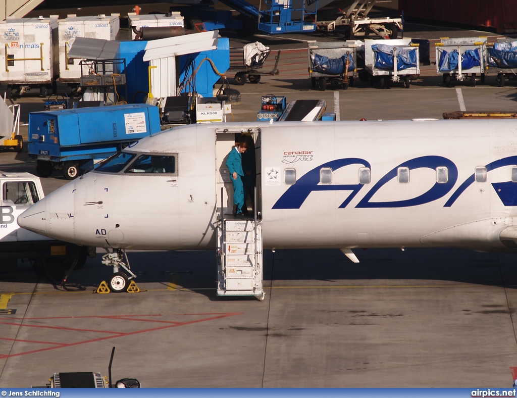 S5-AAD, Bombardier CRJ-200LR, Adria Airways