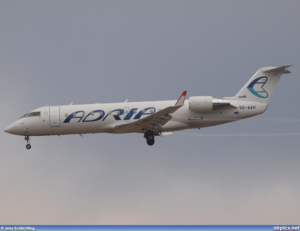 S5-AAH, Bombardier CRJ-100LR, Adria Airways