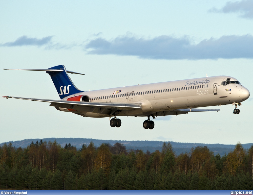 SE-DIL, McDonnell Douglas MD-82, Scandinavian Airlines System (SAS)