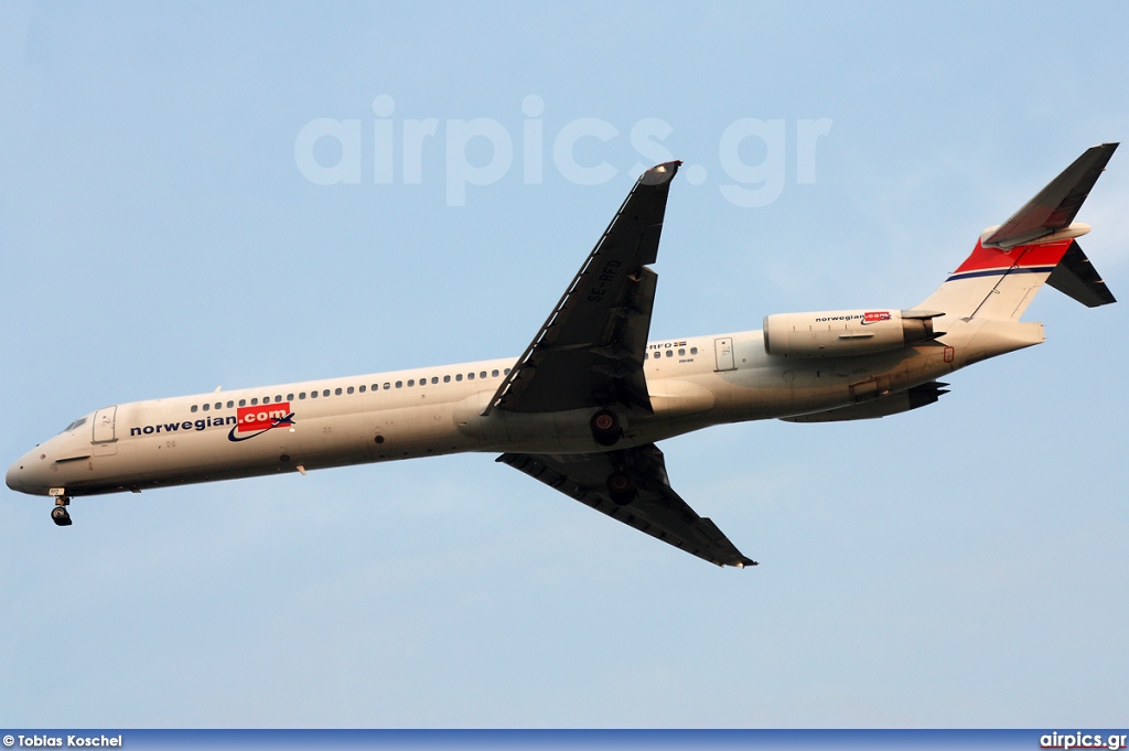 SE-RFD, McDonnell Douglas MD-82, Norwegian Air Shuttle