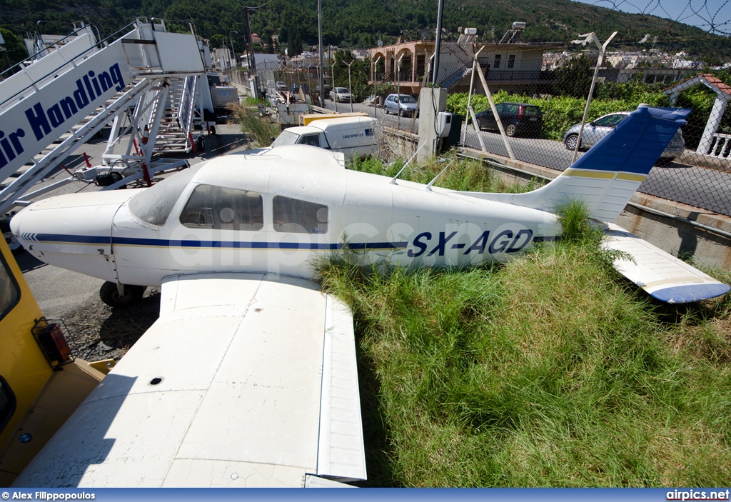 SX-AGD, Piper PA-28-140 Cherokee, Private