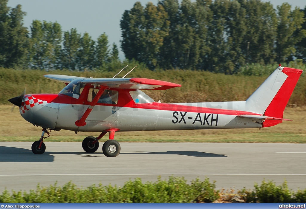 SX-AKH, Cessna 150L, Private