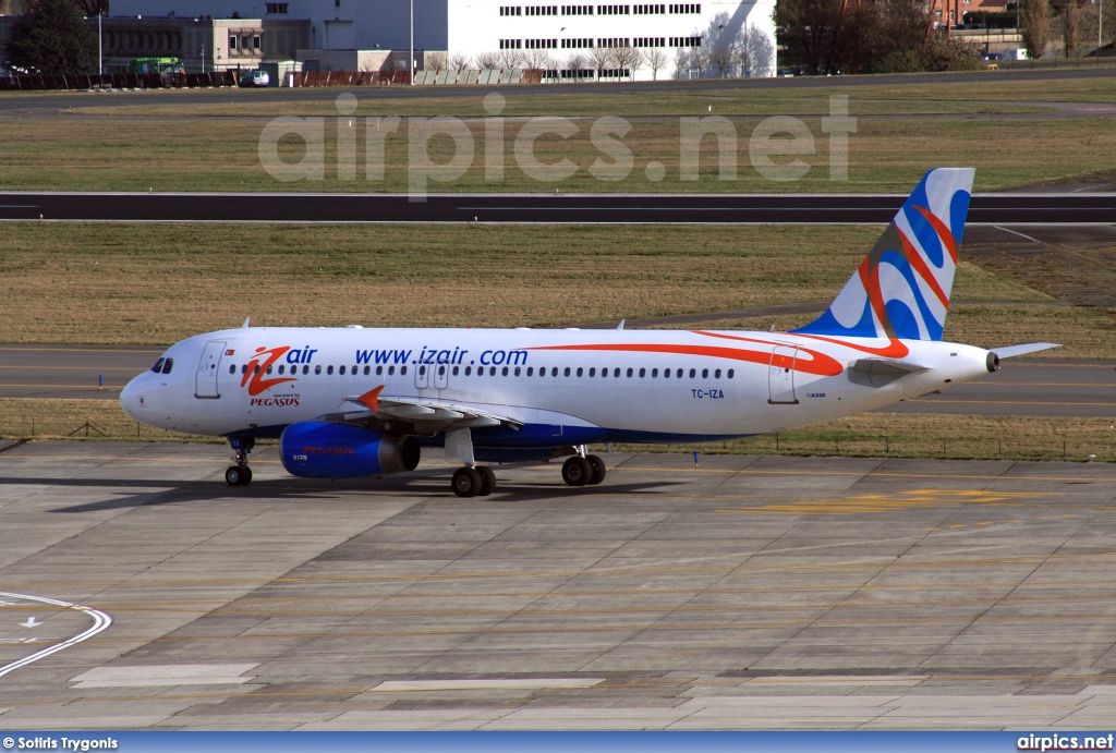 TC-IZA, Airbus A320-200, IZair