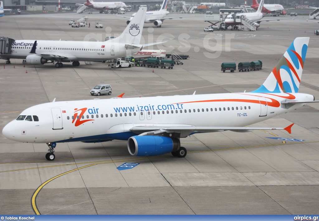 TC-IZL, Airbus A320-200, IZair