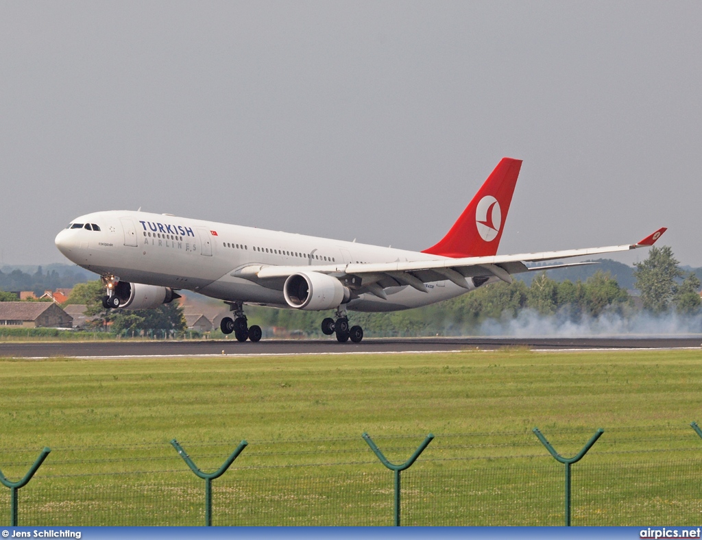 TC-JNG, Airbus A330-200, Turkish Airlines