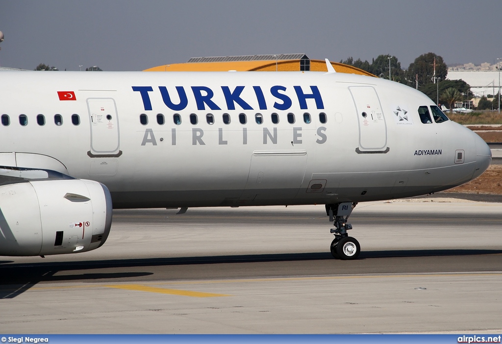 TC-JRI, Airbus A321-200, Turkish Airlines