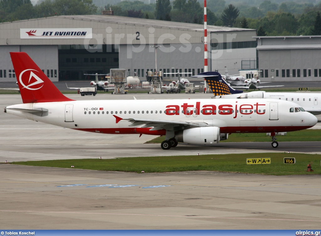 TC-OGI, Airbus A320-200, Atlasjet