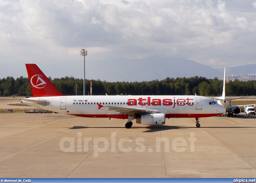 TC-OGJ, Airbus A320-200, Atlasjet