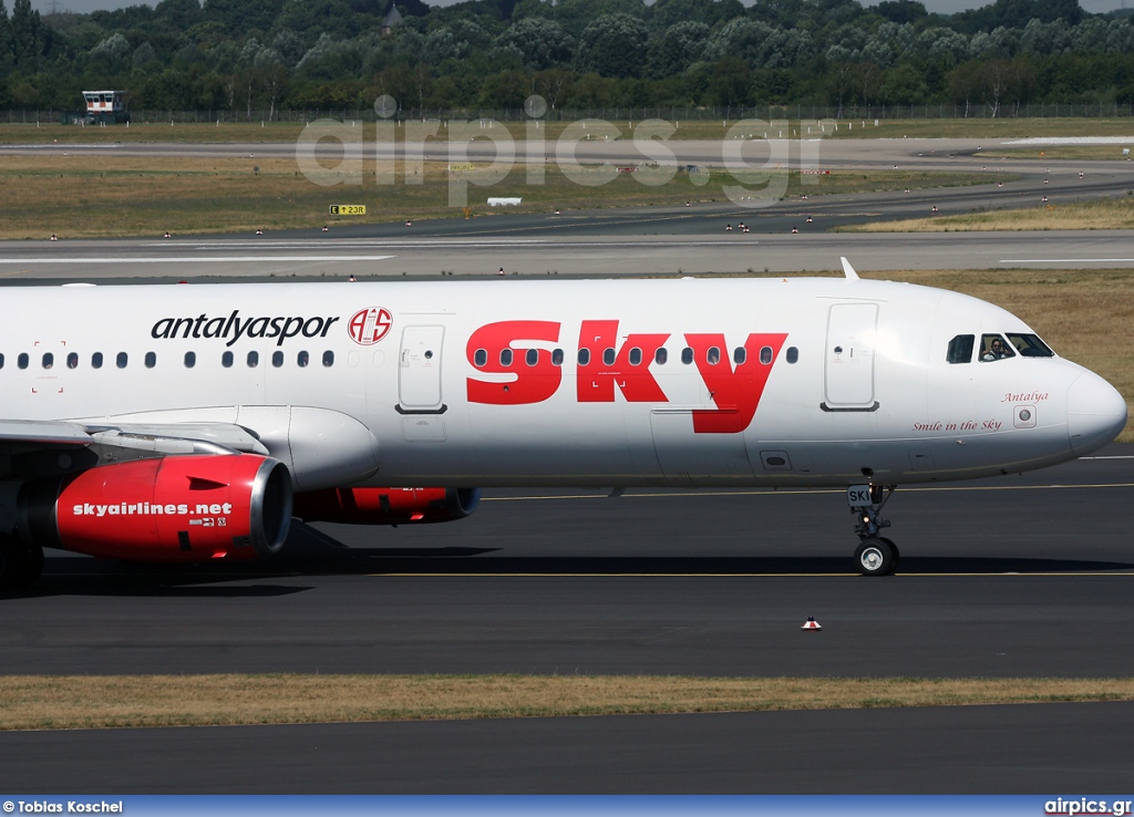 TC-SKI, Airbus A321-100, Sky Airlines