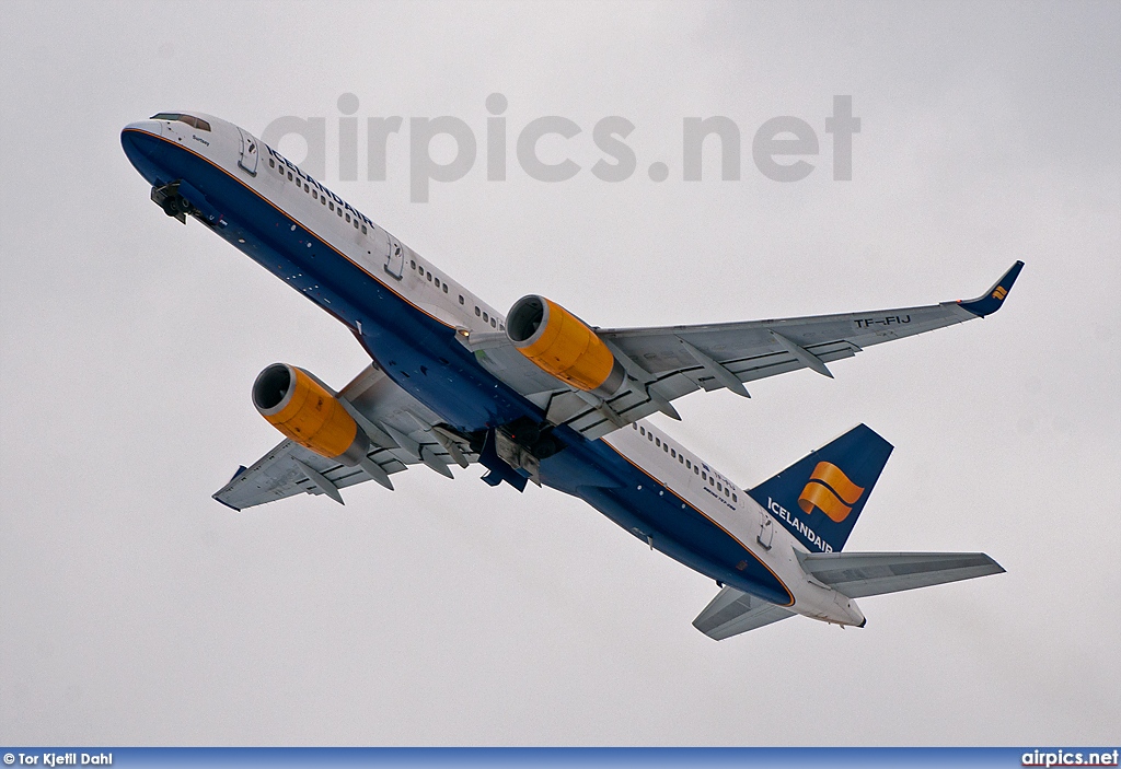 TF-FIJ, Boeing 757-200, Icelandair