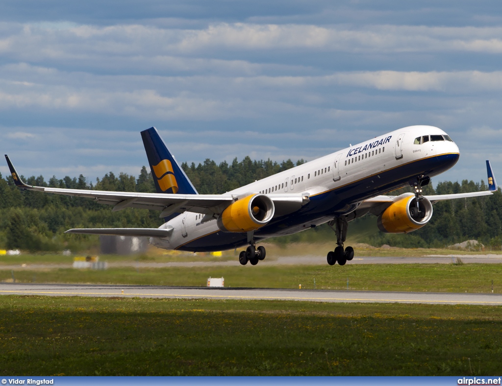 TF-FIN, Boeing 757-200, Icelandair