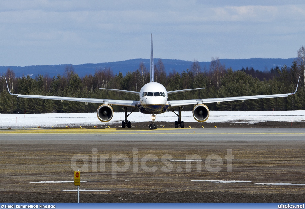 TF-FIY, Boeing 757-200, Icelandair