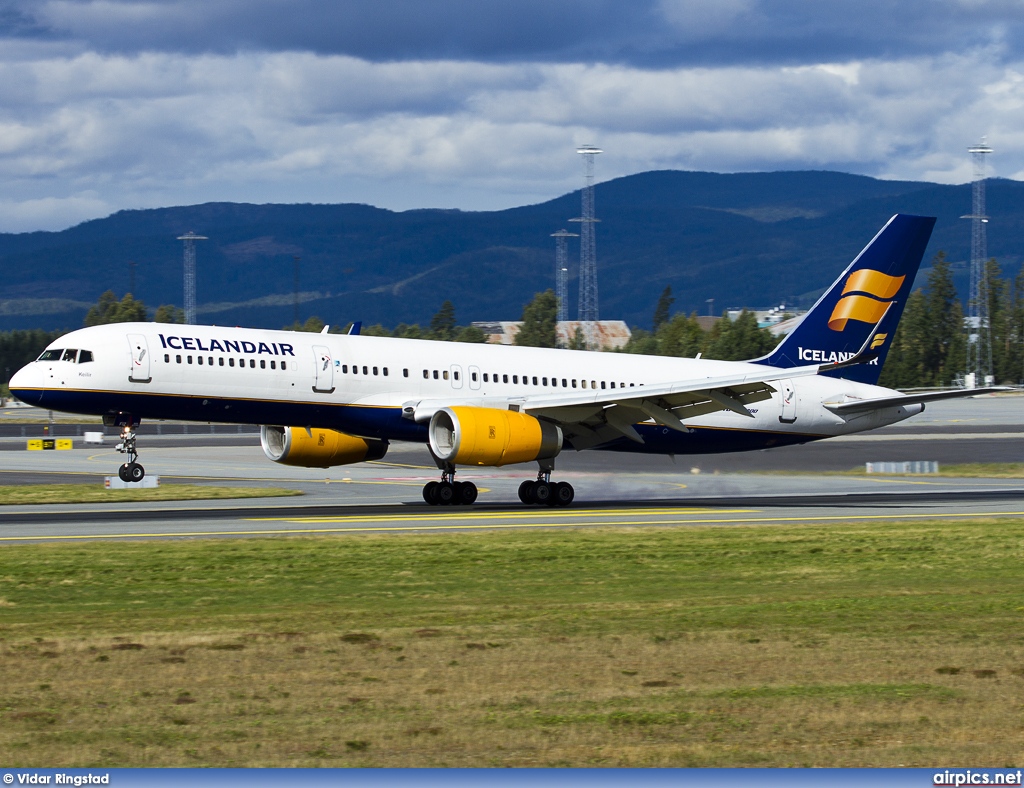 TF-FIZ, Boeing 757-200, Icelandair