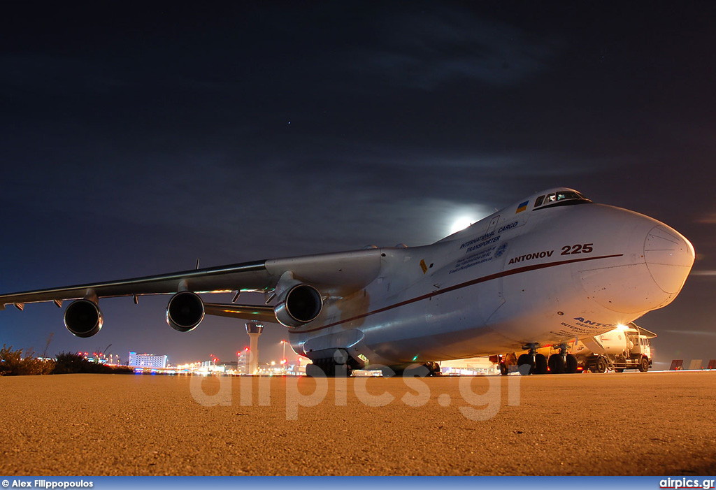 UR-82060, Antonov An-225 Mriya, Antonov