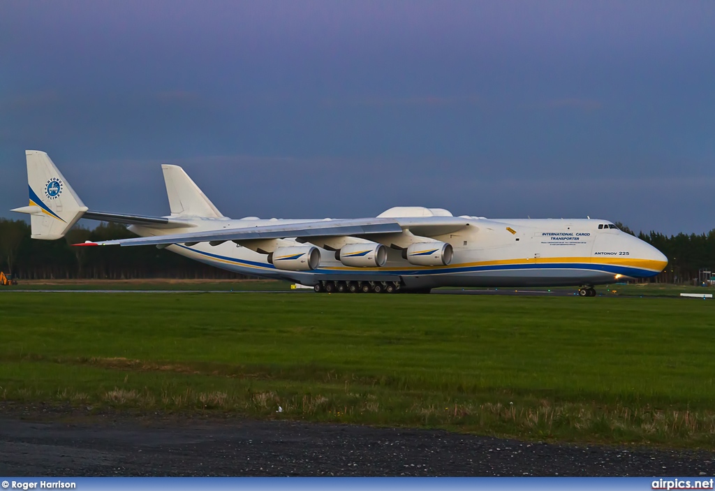 UR-82060, Antonov An-225 Mriya, Antonov