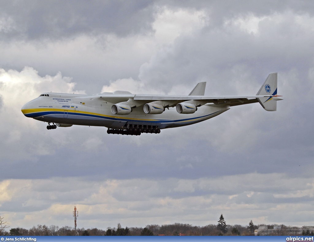 UR-82060, Antonov An-225 Mriya, Antonov