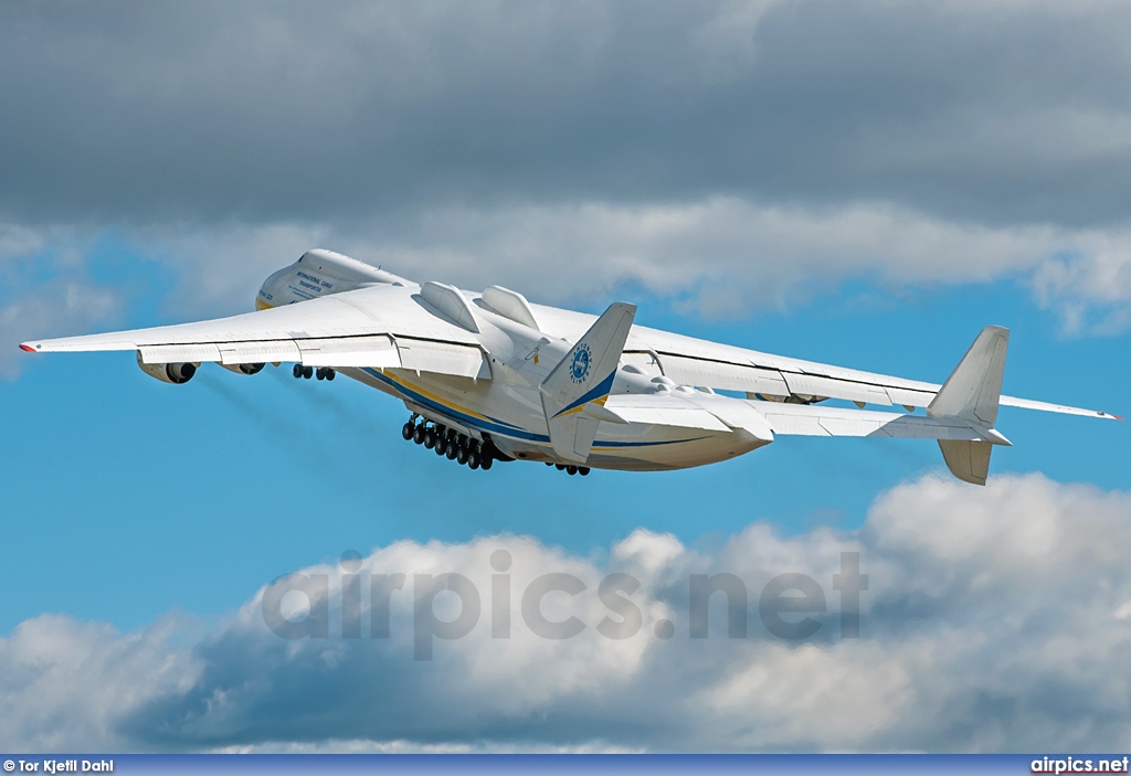 UR-82060, Antonov An-225 Mriya, Antonov