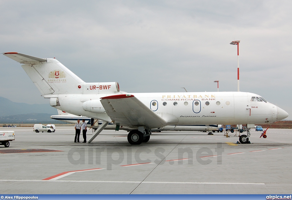 UR-BWF, Yakovlev Yak-40, Dniproavia