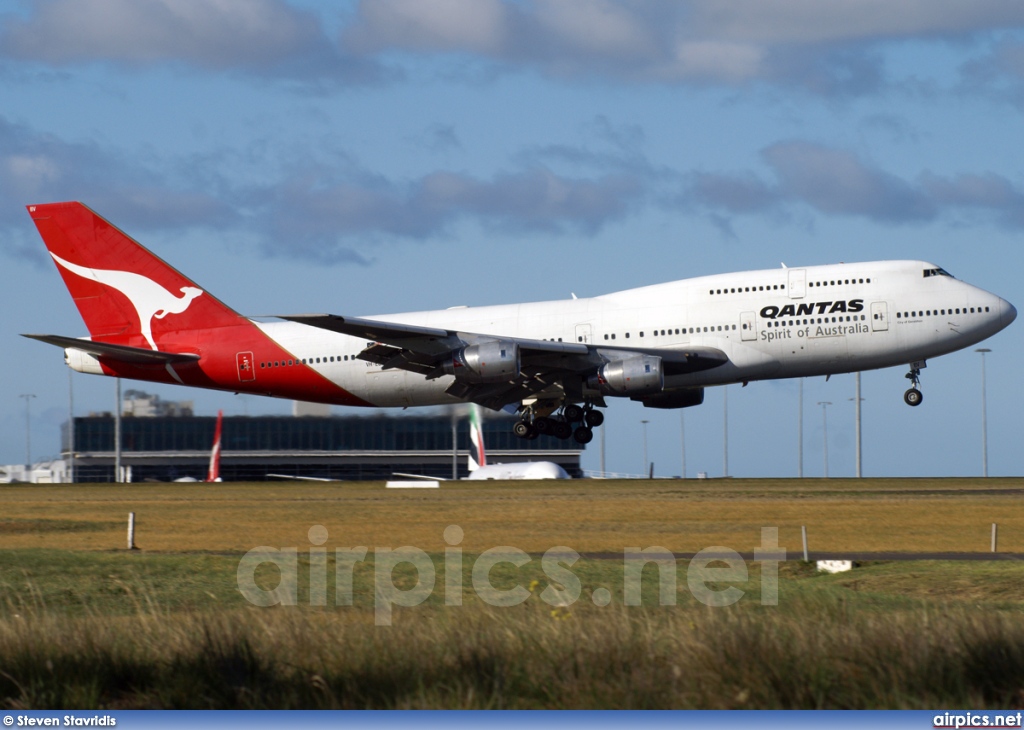 VH-EBV, Boeing 747-300, Qantas