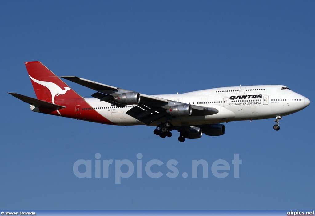VH-EBW, Boeing 747-300, Qantas