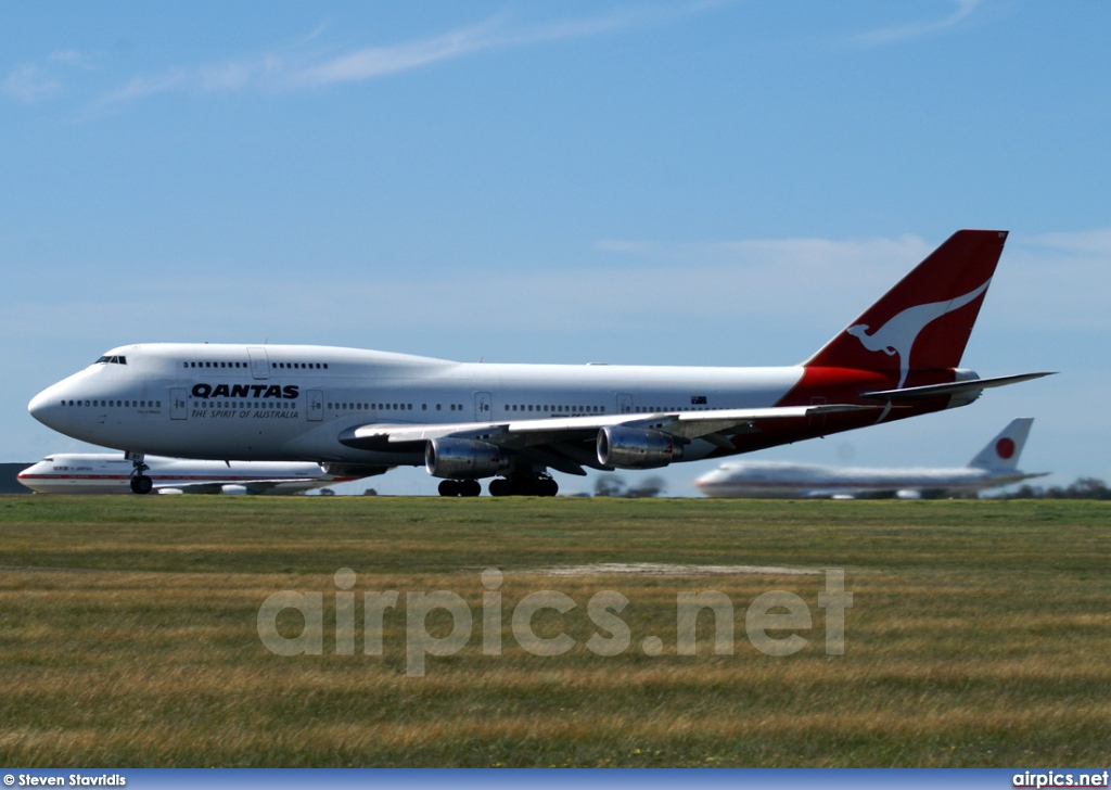 VH-EBY, Boeing 747-300, Qantas