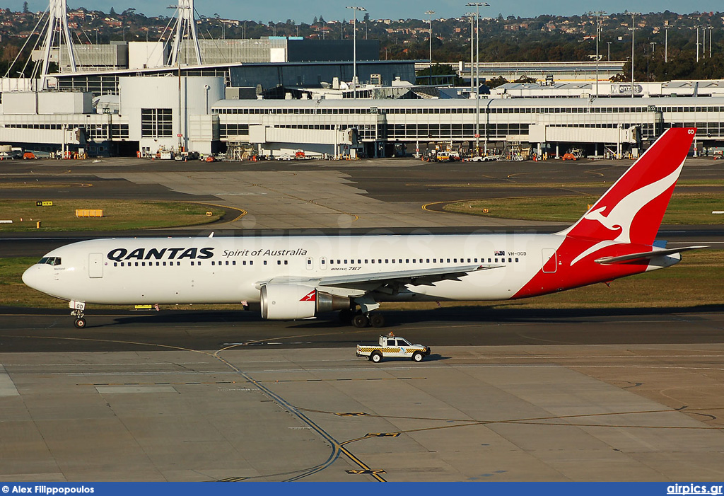 VH-OGD, Boeing 767-300ER, Qantas