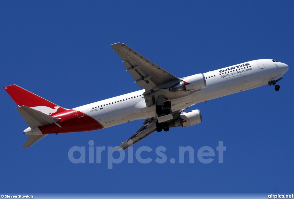 VH-OGL, Boeing 767-300ER, Qantas