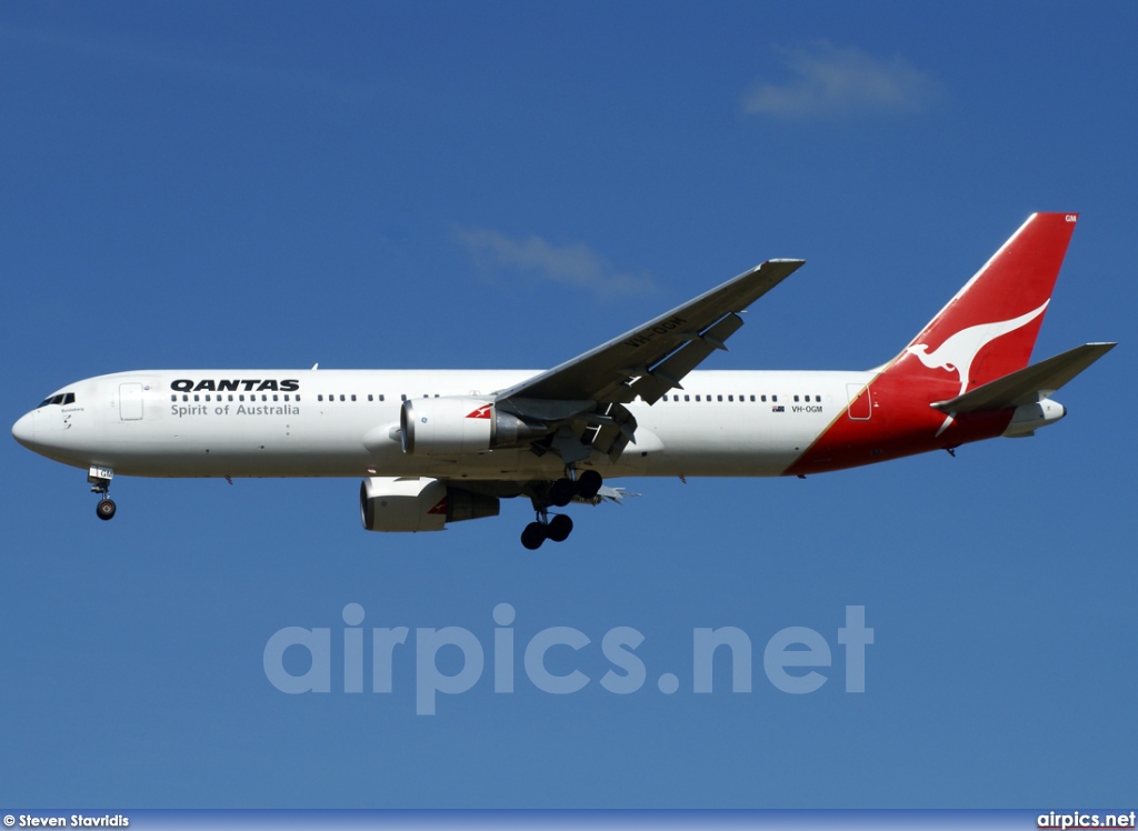 VH-OGM, Boeing 767-300ER, Qantas