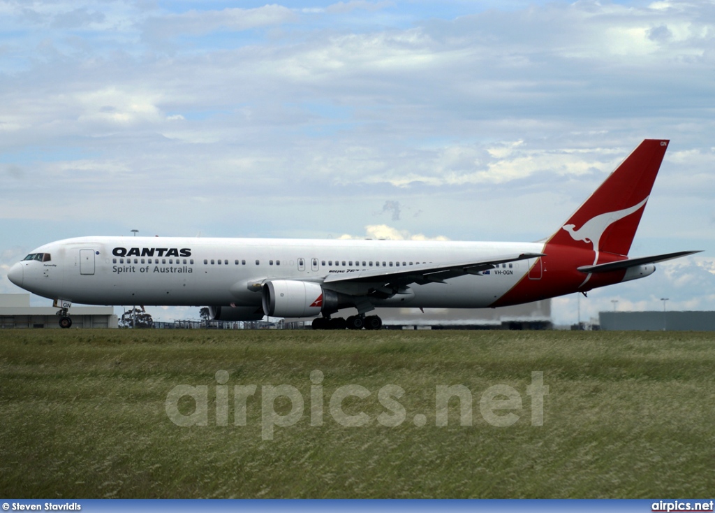 VH-OGN, Boeing 767-300ER, Qantas