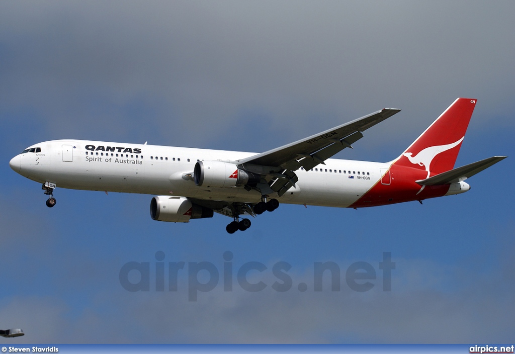 VH-OGN, Boeing 767-300ER, Qantas