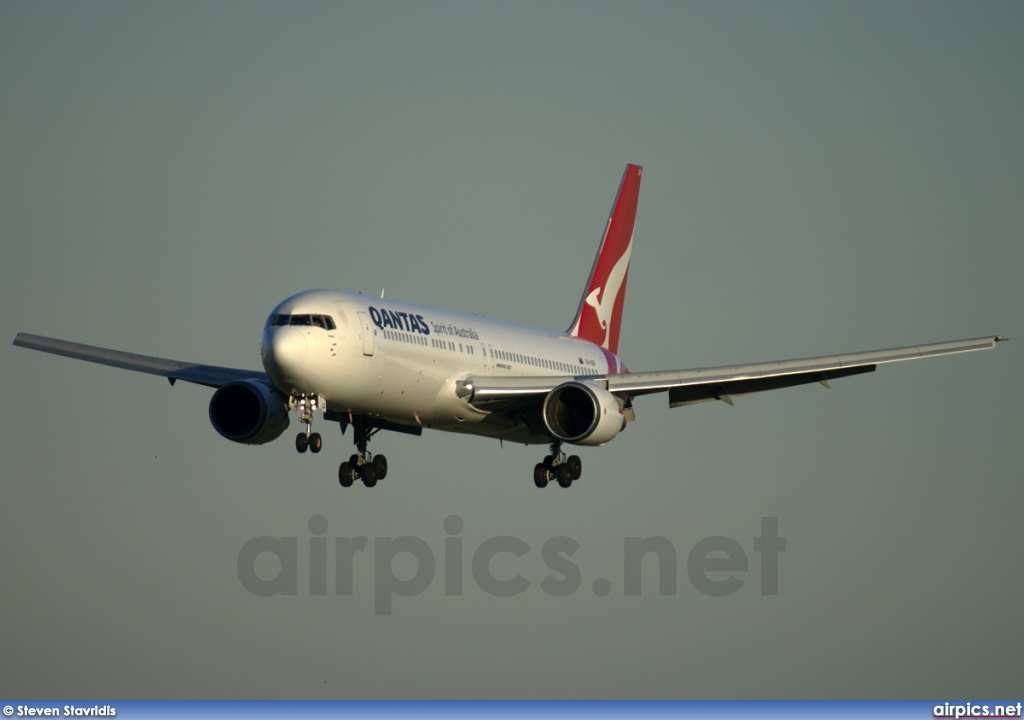 VH-OGS, Boeing 767-300ER, Qantas