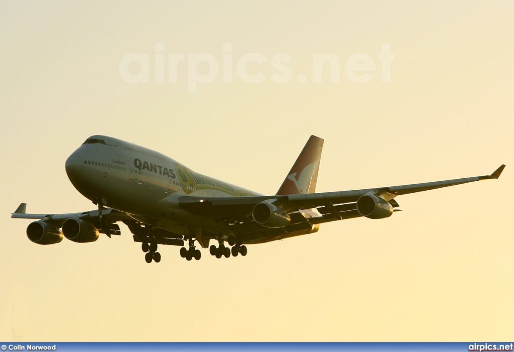 VH-OJS, Boeing 747-400, Qantas