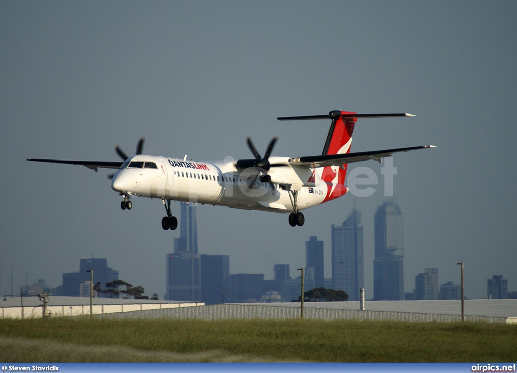 VH-QOA, De Havilland Canada DHC-8-400Q Dash 8, Qantas Link