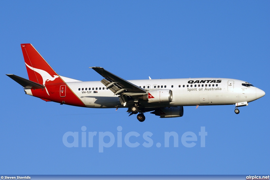 VH-TJY, Boeing 737-400, Qantas