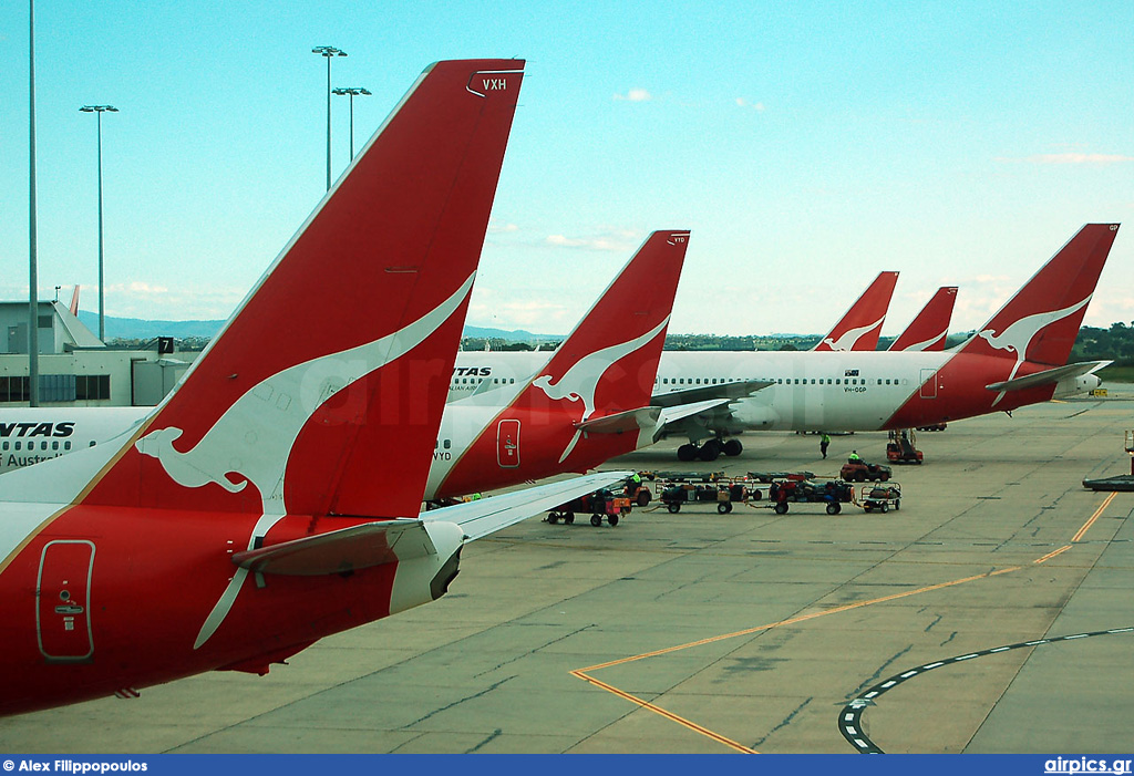 VH-VXH, Boeing 737-800, Qantas