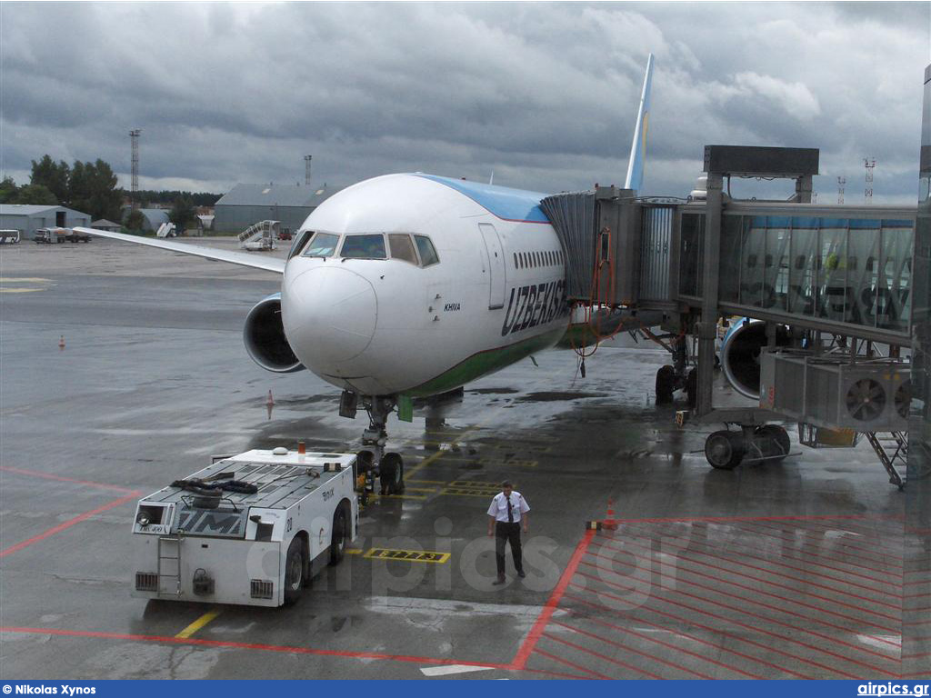 VP-BUZ, Boeing 767-300ER, Uzbekistan Airways