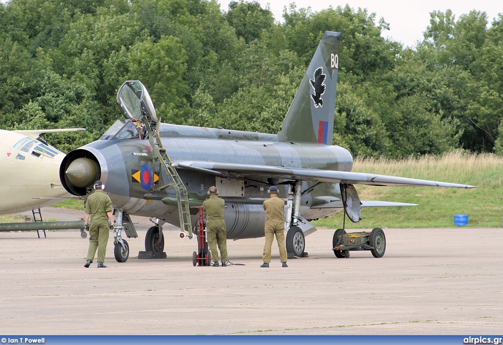 XS904, English Electric Lightning F.6, Private