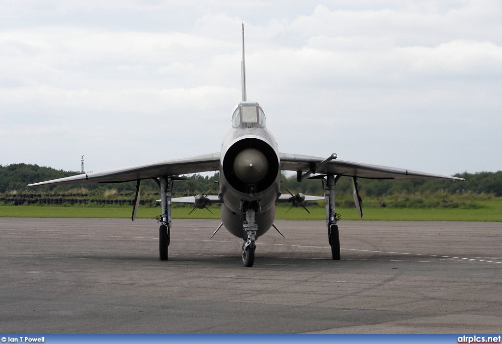 XS904, English Electric Lightning F.6, Private