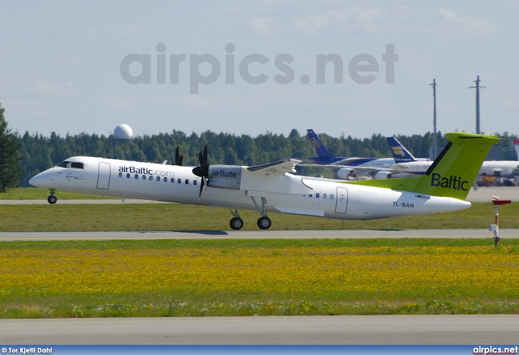 YL-BAH, De Havilland Canada DHC-8-400Q Dash 8, Air Baltic