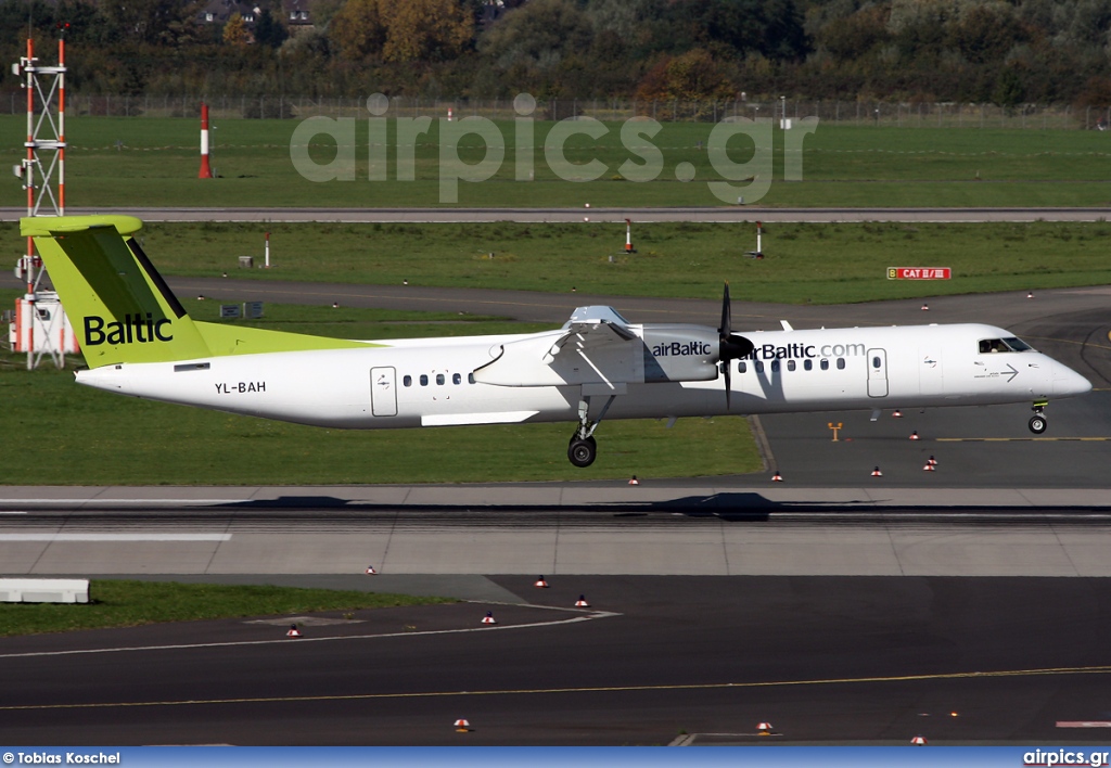 YL-BAH, De Havilland Canada DHC-8-400Q Dash 8, Air Baltic