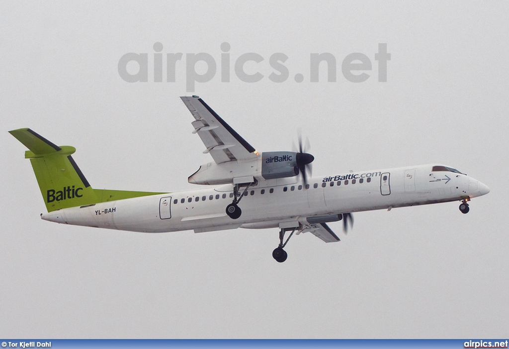 YL-BAH, De Havilland Canada DHC-8-400Q Dash 8, Air Baltic