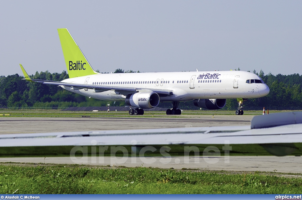 YL-BDC, Boeing 757-200, Air Baltic