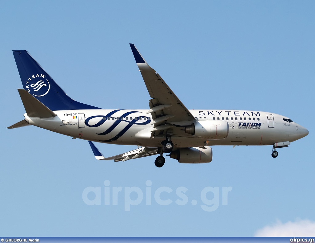 YR-BGF, Boeing 737-700, Tarom