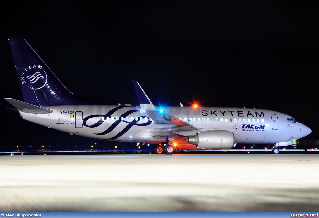 YR-BGF, Boeing 737-700, Tarom