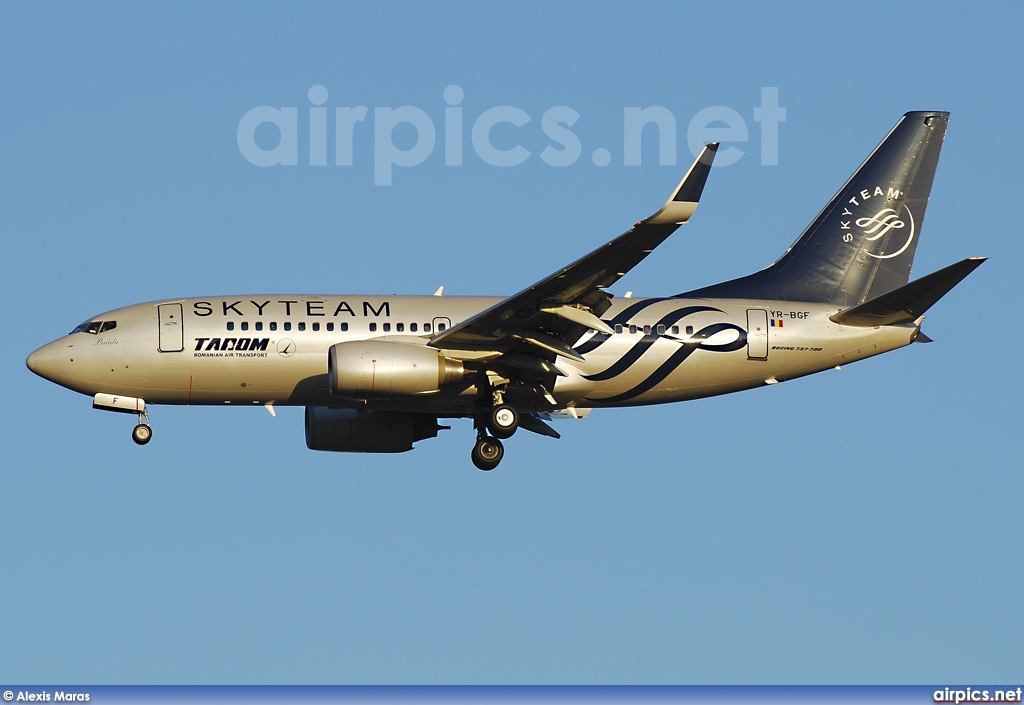 YR-BGF, Boeing 737-700, Tarom