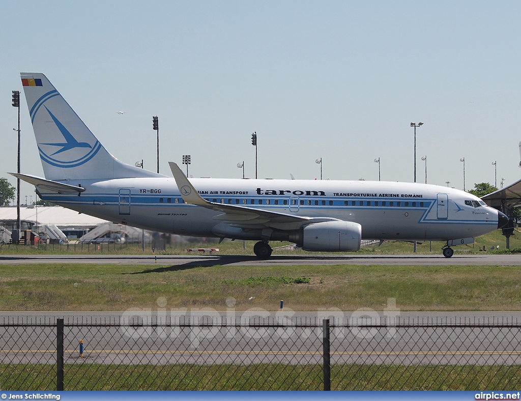 YR-BGG, Boeing 737-700, Tarom